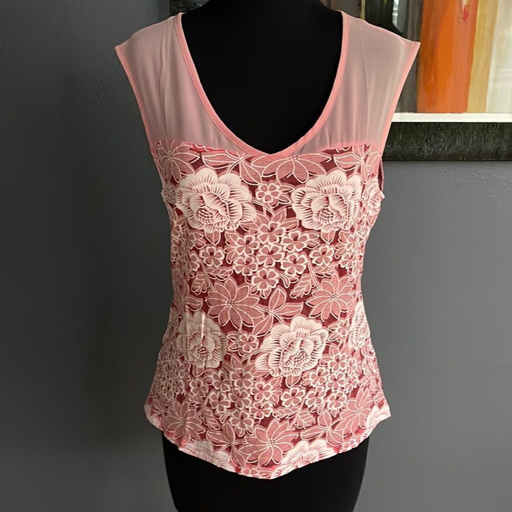 lola shades of pink sheer bodice/yoke textured floral print sleeveless top. NWT.
